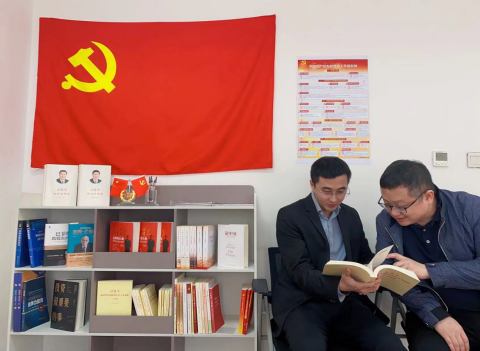 基金公司黨支部打造圖書角  開辟黨員學(xué)習(xí)新陣地